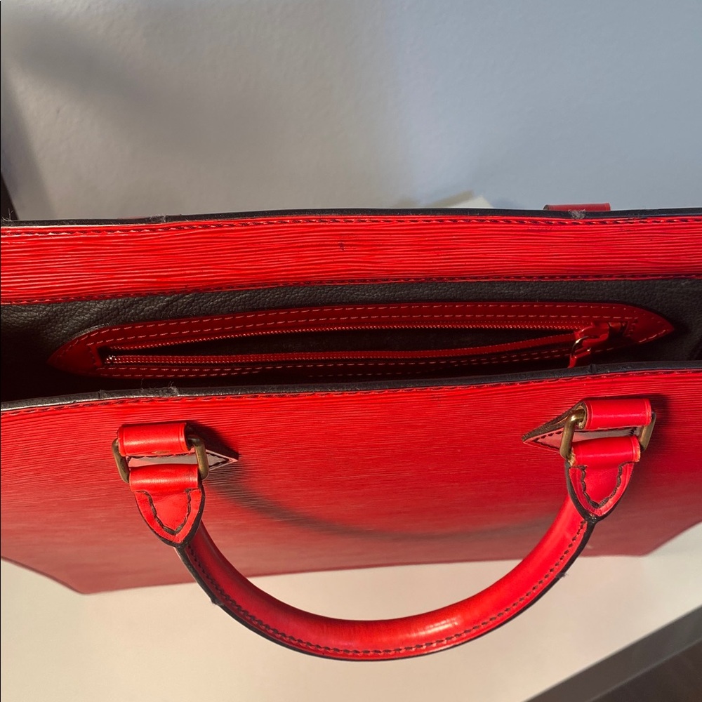 Louis Vuitton Vintage Red Epi Leather Sac Plat GM - Picture 17 of 17